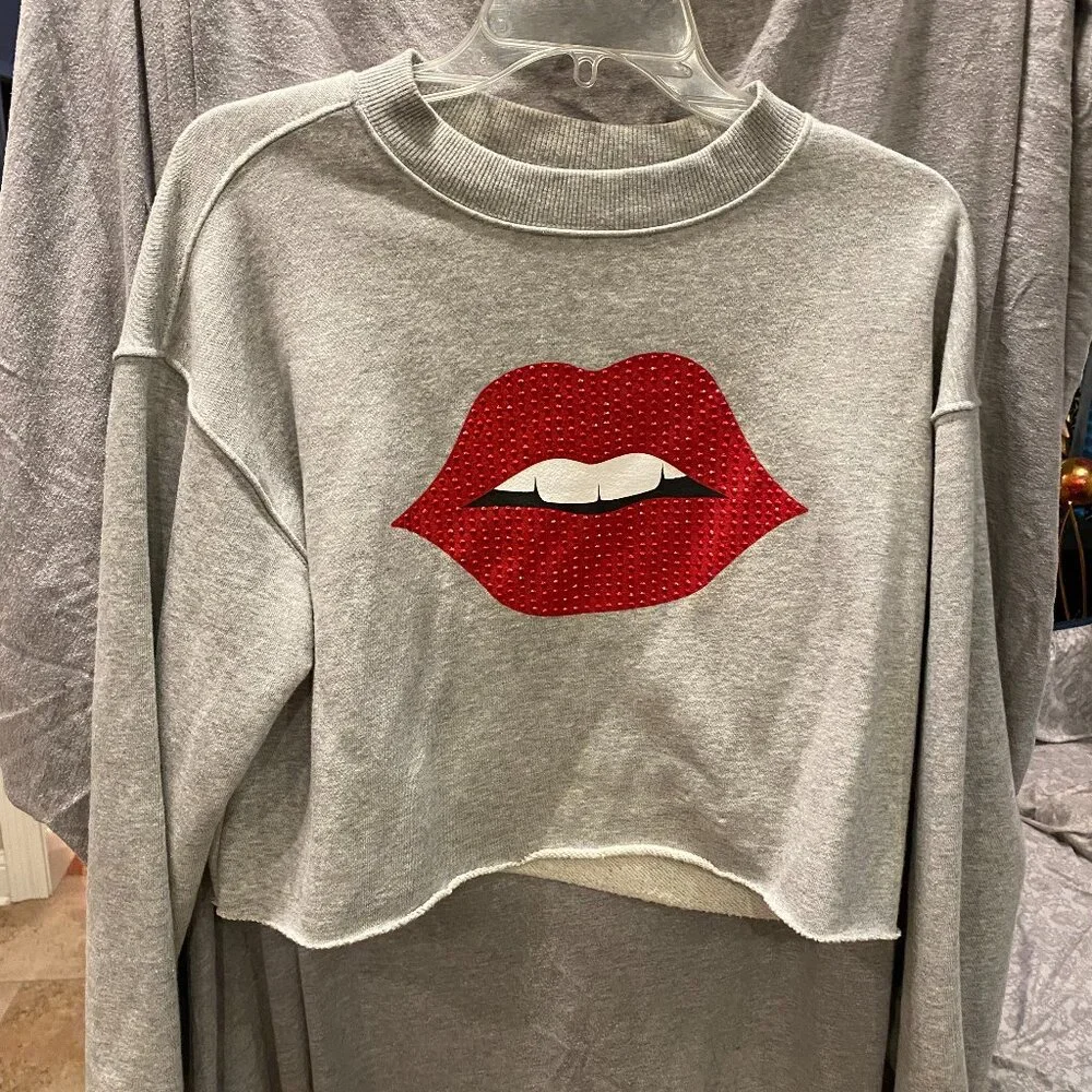 Forever21 Cropped Hoodie Sweatshirt Grey with LIPS Womens SMALL - Picture 1 of 6